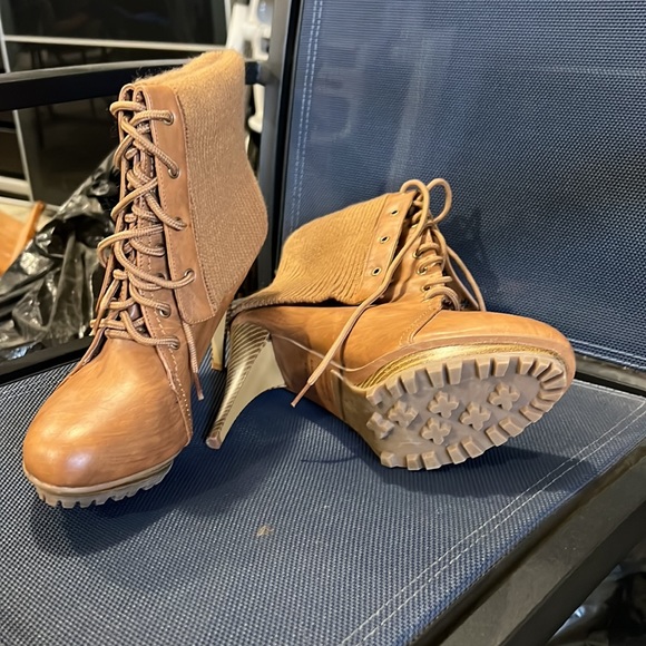 Shoes high heel tan lace up - Picture 3 of 3